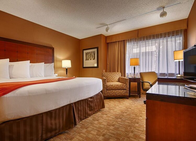 King sized bed guestroom at Best Western Inn