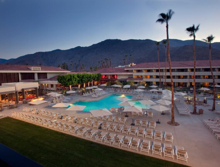 Hilton Palm Springs pool