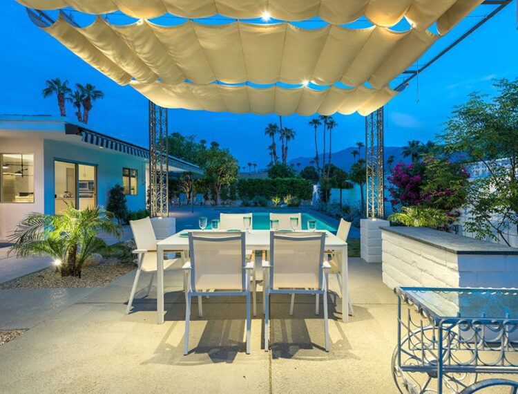 Dry Heat Resorts outdoor dining area