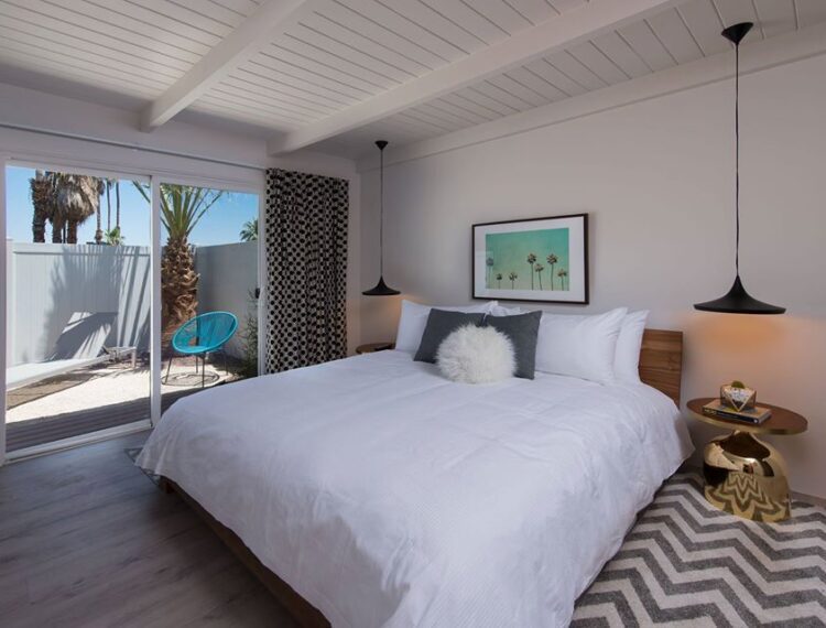 The Weekend Palm Springs guestroom