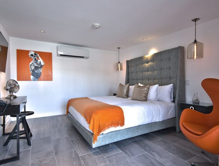 Single bed guestroom with modern decor