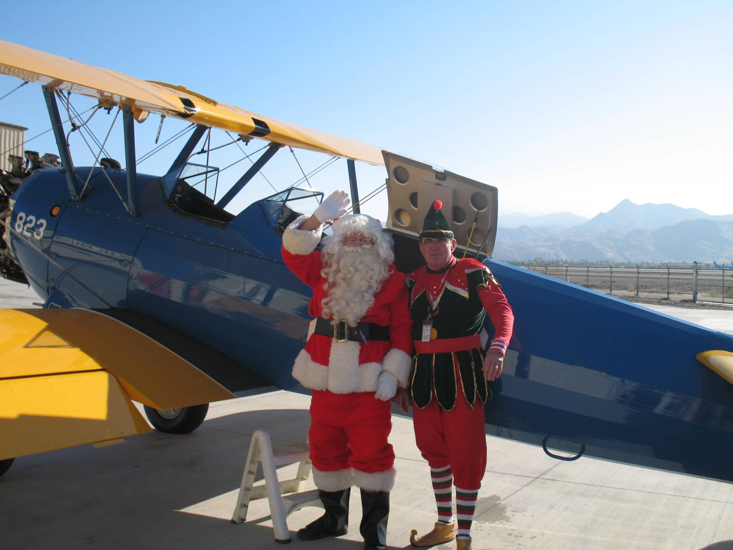 Santa-fly in at Palm Springs Air Museum